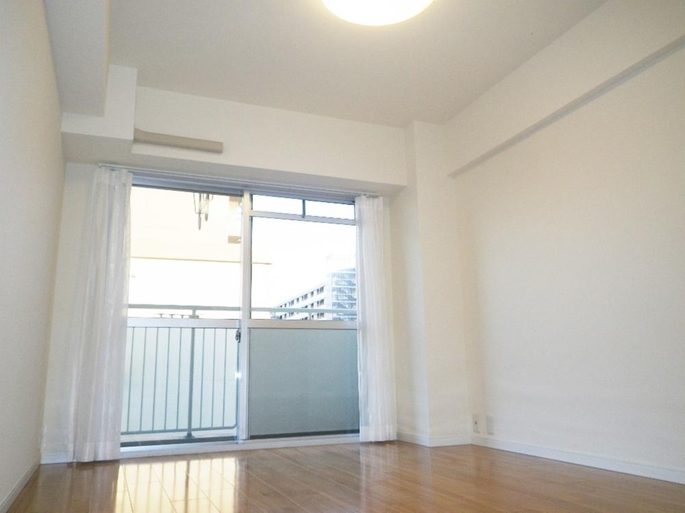 Non-living room. It is southeast of the Western-style