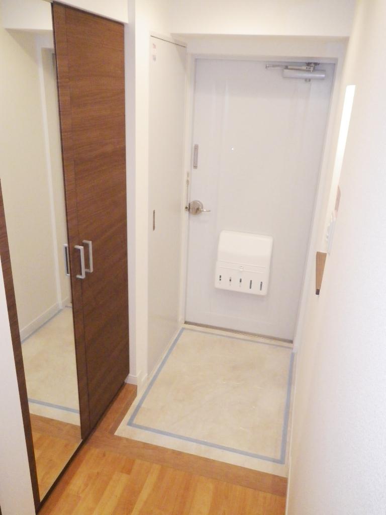 Entrance. It is the entrance with a large shoe box