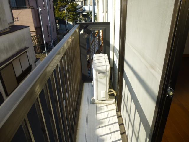 Balcony. Laundry also dry pat