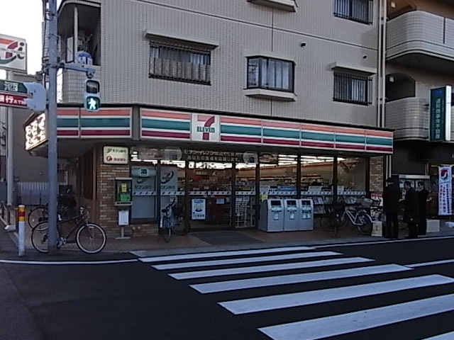 Convenience store. Seven-Eleven Minamigyotoku park store up (convenience store) 416m