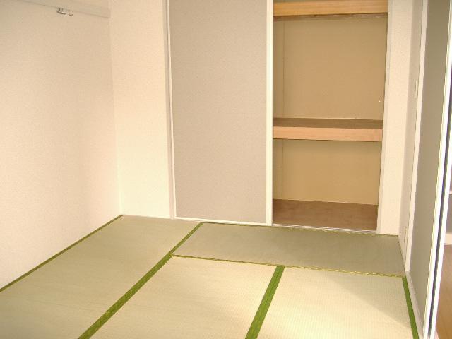 Living and room. Japanese-style storage fashionable