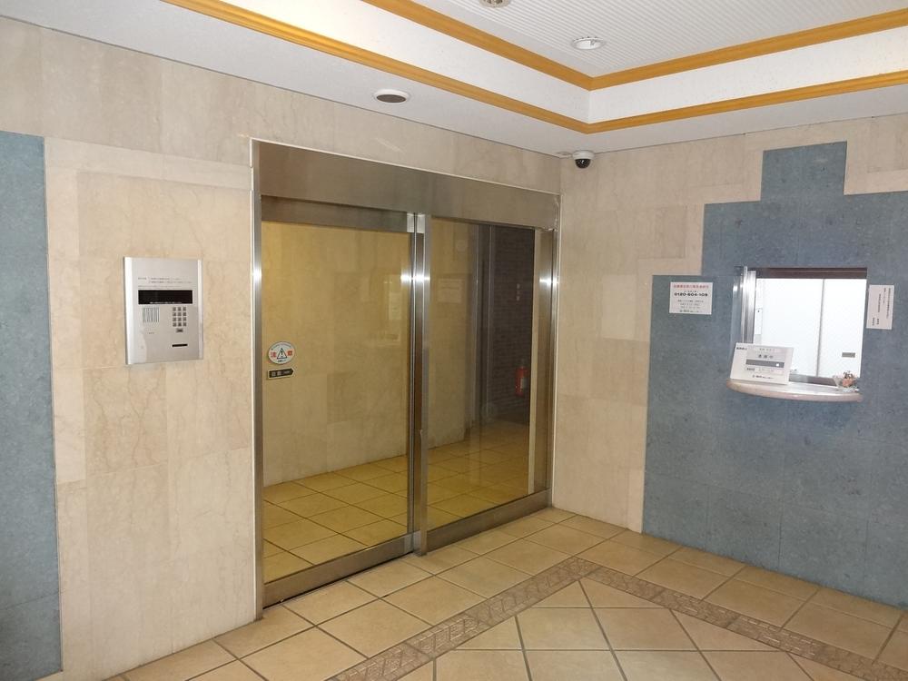 Entrance. Common areas