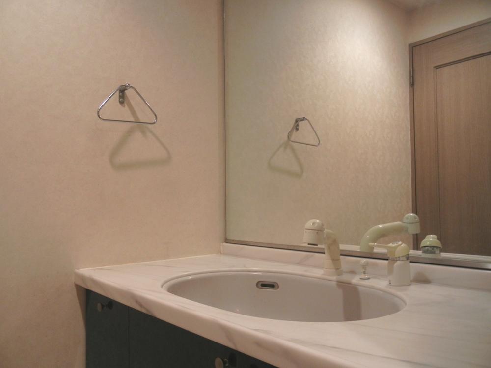 Wash basin, toilet. Indoor (June 2013) Shooting