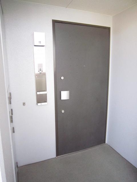 Entrance. Local (September 2013) Shooting