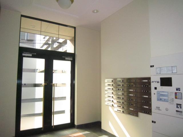 Entrance. Common areas