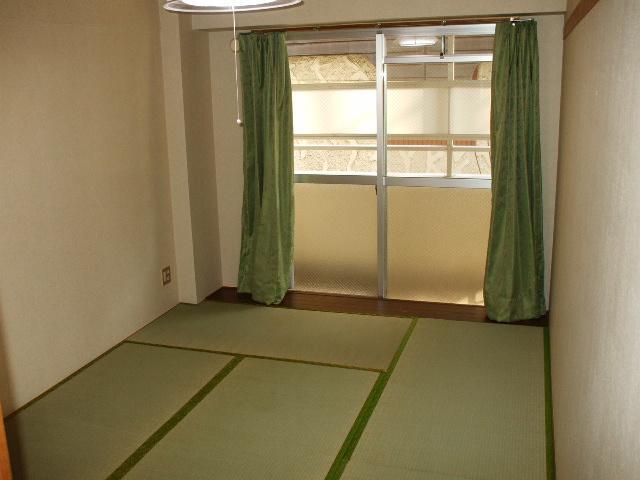 Other room space. Let Nagomi Japanese-style