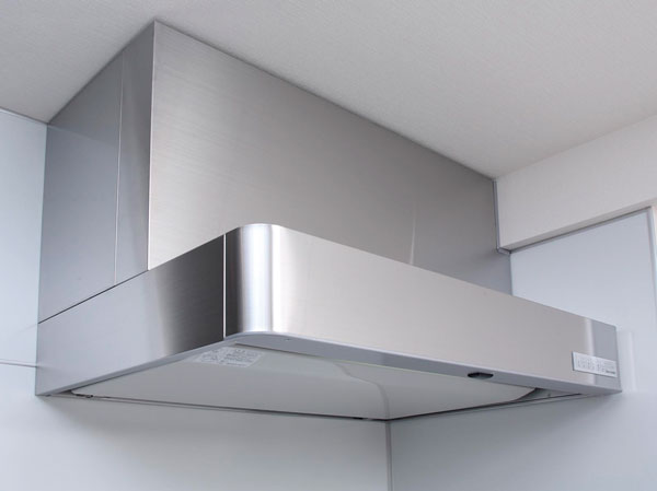 Kitchen.  [Stainless steel range hood] Adopt a high-quality enamel that dirt does not soak in the current plate. Will also be beautiful just wipe a quick stubborn oil stains. Also enamel rectifying plate because removable, Table also back you can also wash.