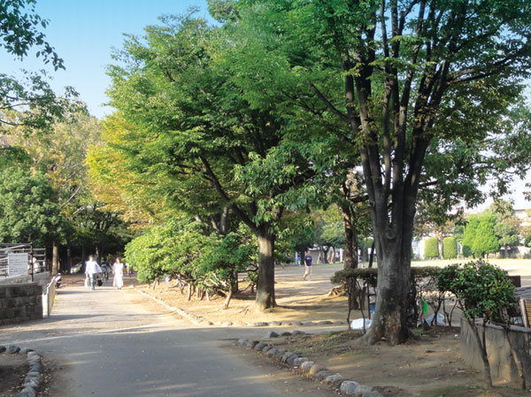 Surrounding environment. Gyotokuekimae park (about 370m ・ A 5-minute walk)