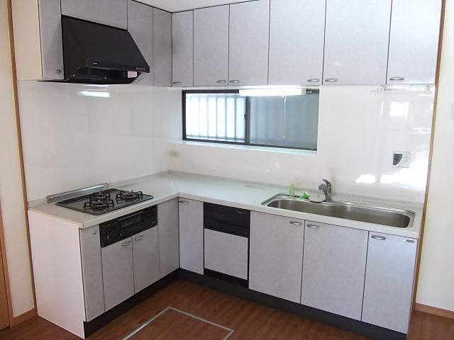 Kitchen. Selling local 2012-12-14