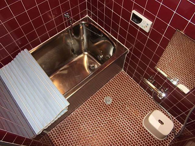 Bathroom. Selling local 2012-12-14