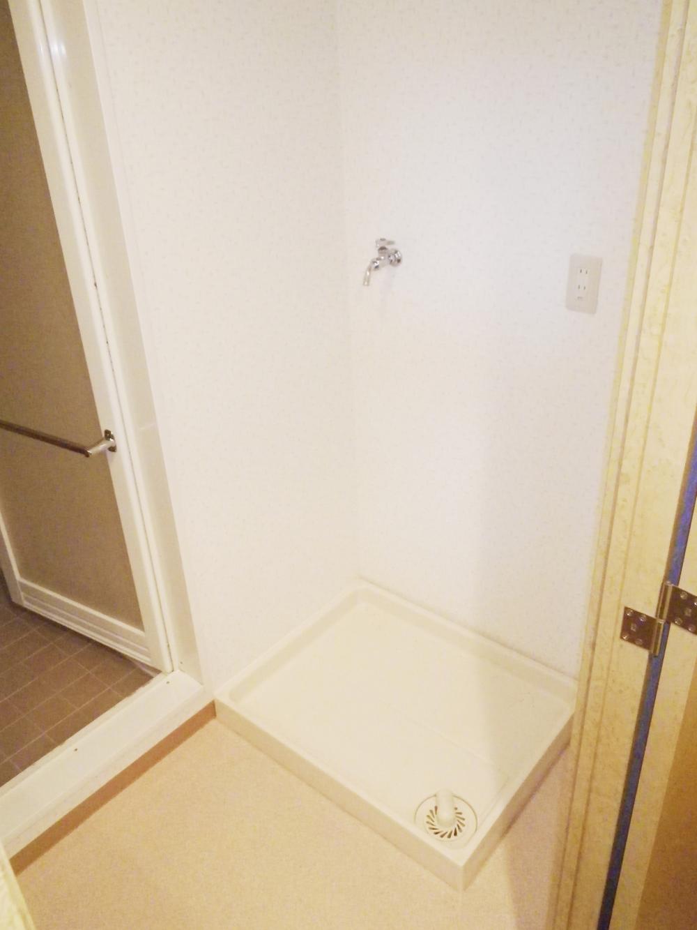 Wash basin, toilet. It is the Laundry Area