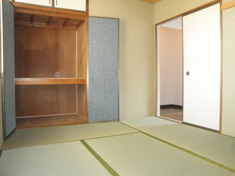 Other room space. There is also housed in a Japanese-style room