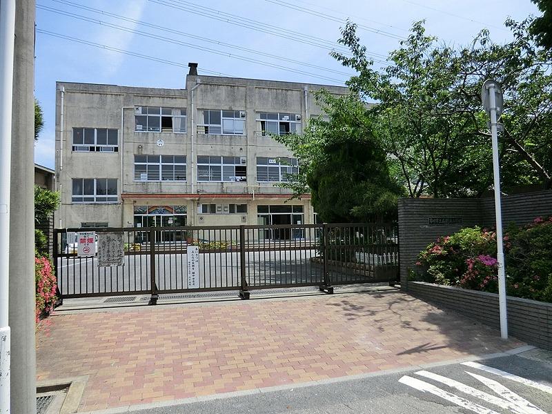 Primary school. South Niihama until elementary school 151m