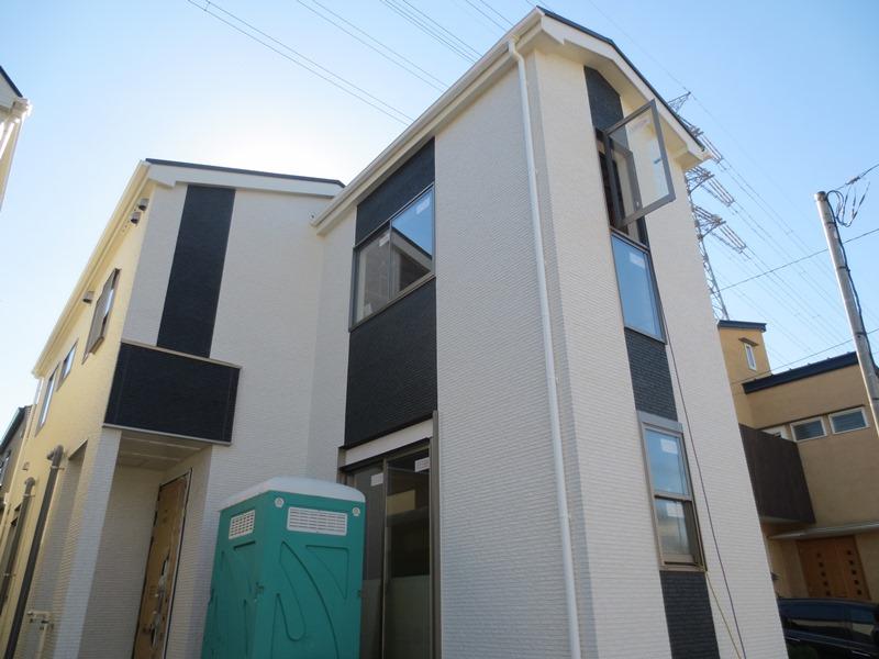 Local appearance photo. Soon building completed Local (11 May 2013) Shooting