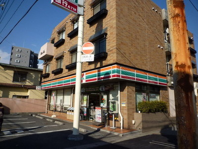 Convenience store. 550m to Seven-Eleven (convenience store)