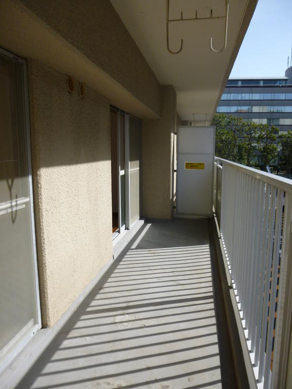 Balcony. Also Jose pat spacious your laundry in the balcony 9.26 square meters for families