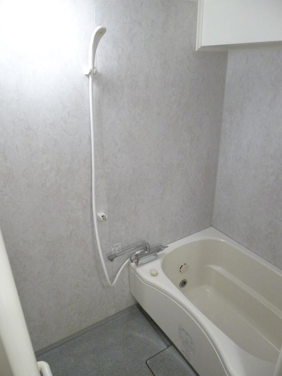 Bath. It is the bath that spacious can comfortably