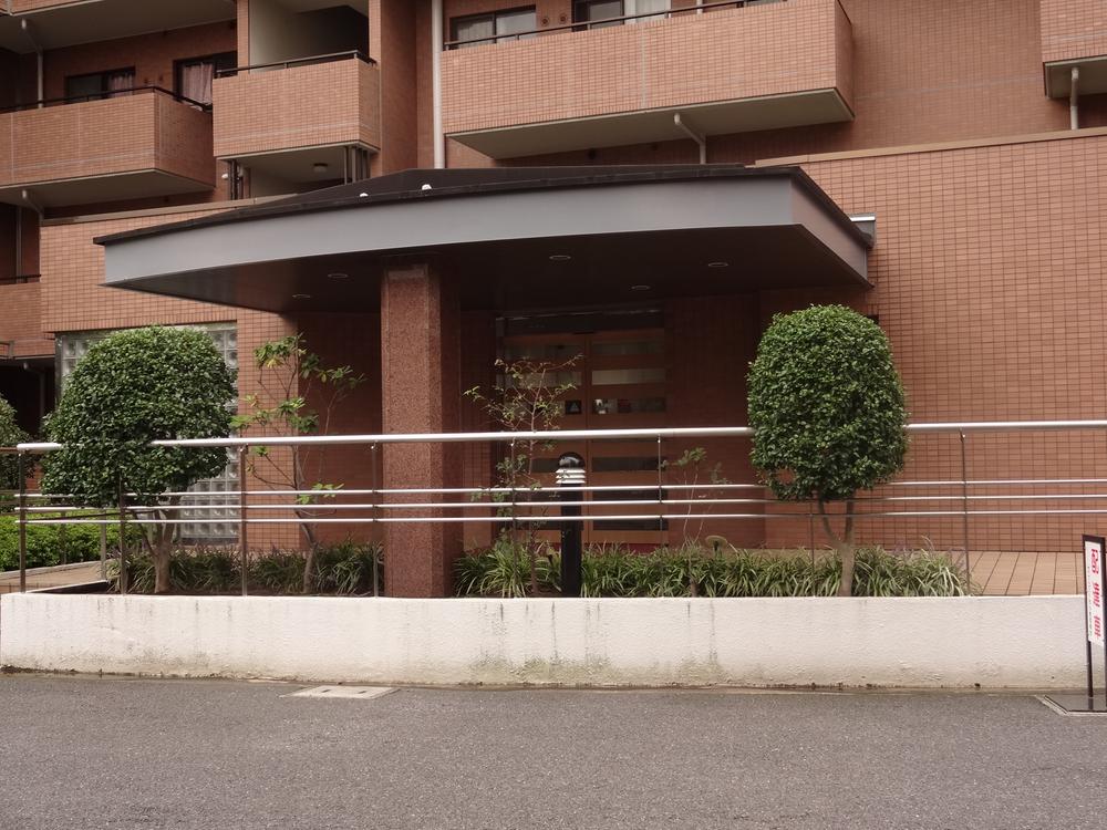 Entrance. Common areas