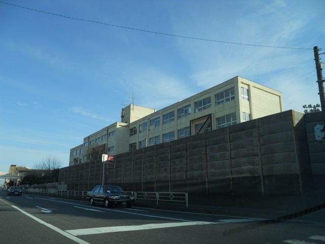 Primary school. Municipal Gyotoku to elementary school (elementary school) 530m