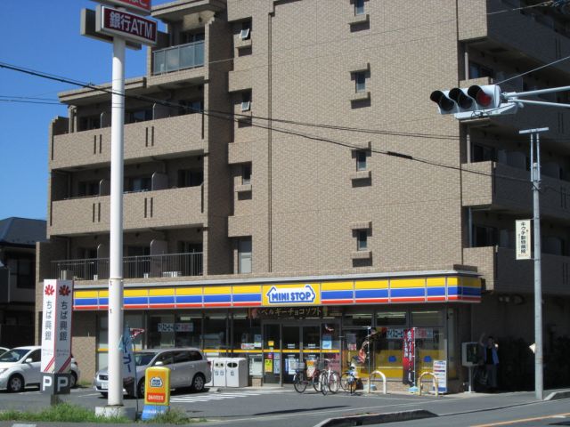 Convenience store. MINISTOP up (convenience store) 450m