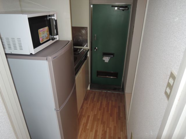 Kitchen. microwave, Fridge