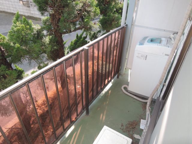 Balcony. There is fully automatic washing machine