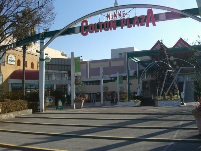 Shopping centre. Nickel Colton until Plaza (shopping center) 1400m