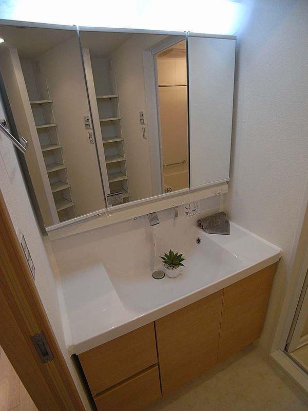 Other. Independent wash basin