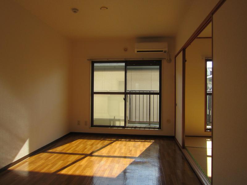 Living and room. Spacious 3LDK rooms