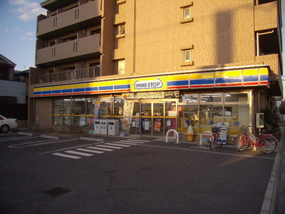 Convenience store. MINISTOP up (convenience store) 136m