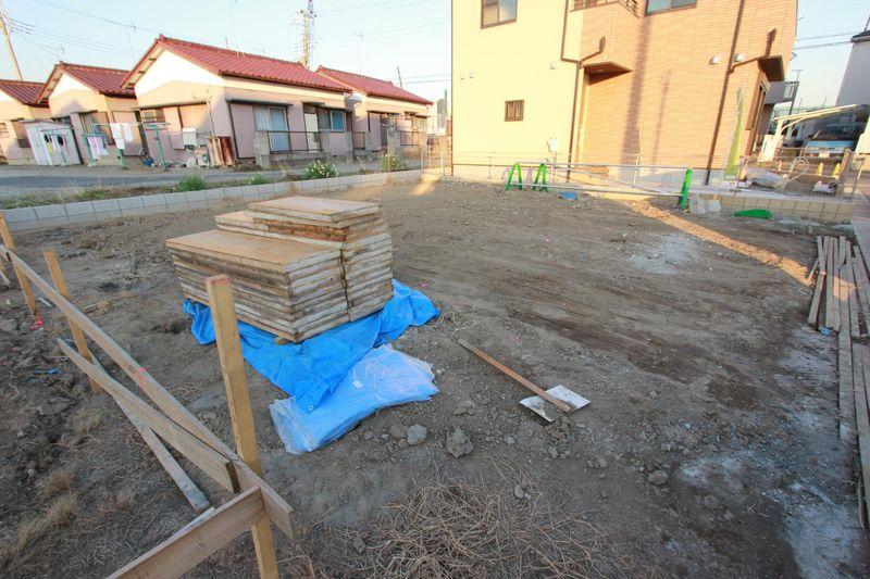 Local appearance photo. 7 Building