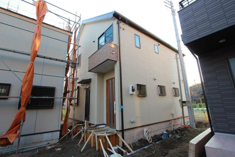 Local appearance photo. 9 Building