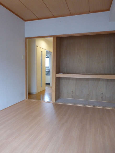 Living and room. We fix the Japanese-style Western-style. 