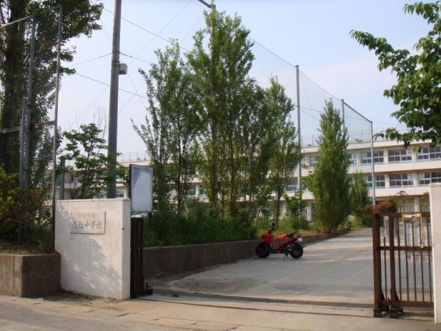 Junior high school. 2600m until the Municipal Horie junior high school (junior high school)