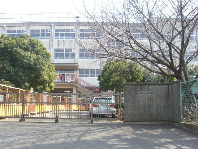Primary school. 611m until Ichikawa City Kashiwai Elementary School