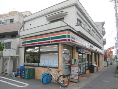 Convenience store. 180m to Seven-Eleven (convenience store)