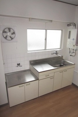 Kitchen. Two-burner stove is a corresponding spacious kitchen.