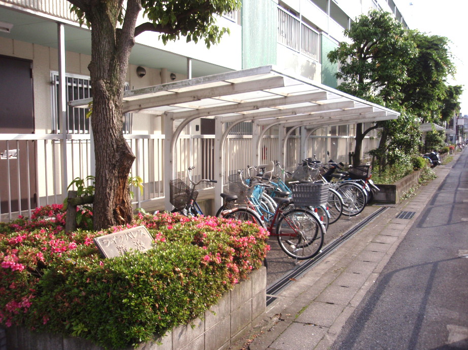 Other common areas. Bicycle parking space is also abundantly ensure, Bike consultation OK.