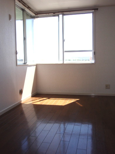 Living and room. Southeast of the kitchen ・ Western-style is LDK 10.5 quires by removing the door