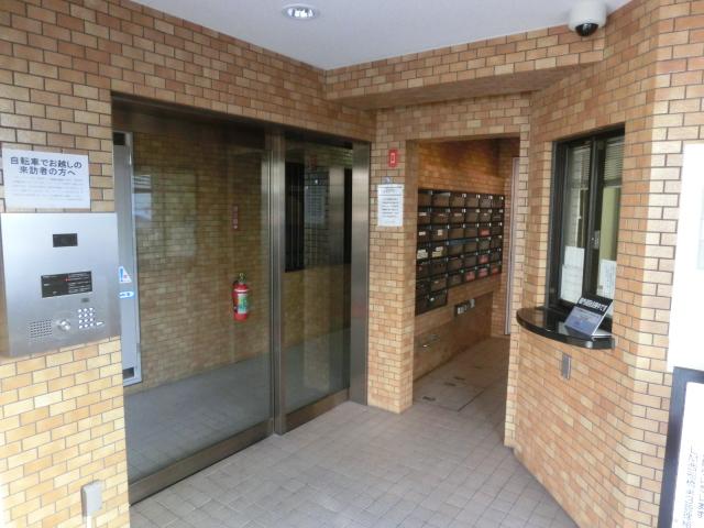Entrance. Common areas