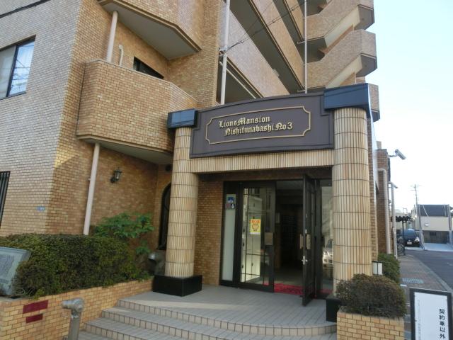 Local appearance photo. Local (11 May 2013) Shooting