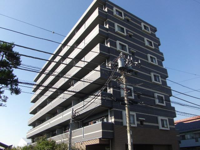 Local appearance photo. Building without sun per well in front