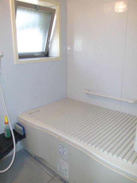 Bathroom. window ・ With bathroom ventilation dryer