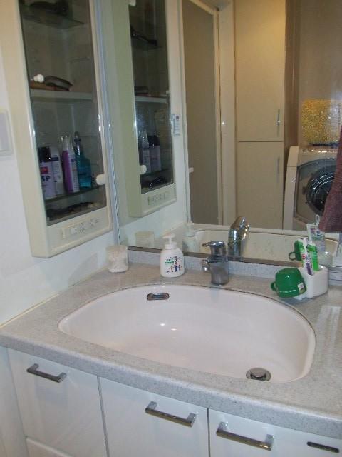 Wash basin, toilet. Wash basin with a wall store