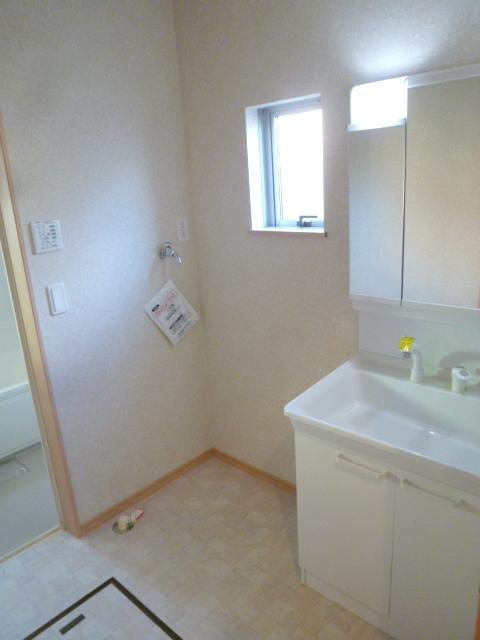 Wash basin, toilet. Indoor (12 May 2013) Shooting