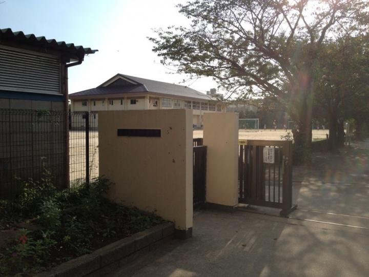 Junior high school. The first junior high school 240m up to 3-minute walk