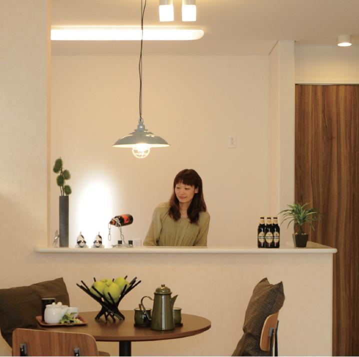 Other Equipment. Face-to-face kitchen with wife in cooking also become the leading role of the family reunion.