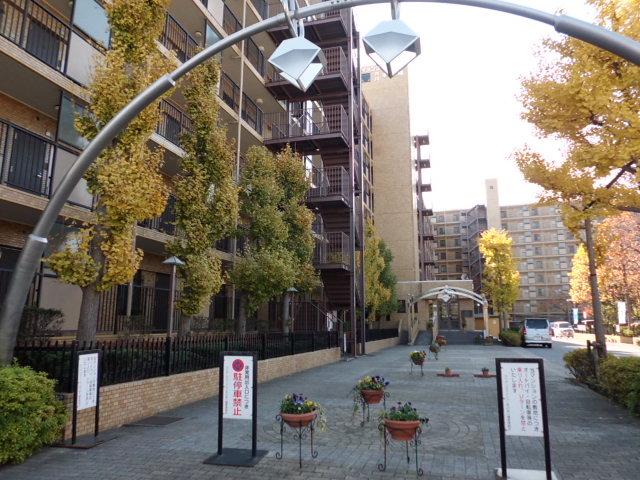 Entrance. Common areas