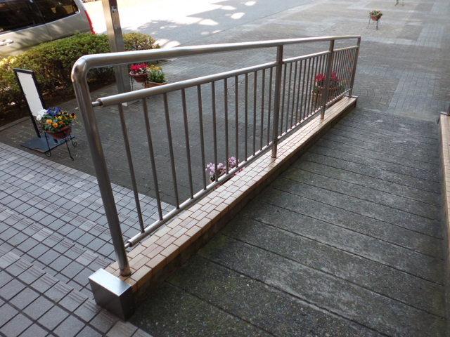 Entrance. Common areas