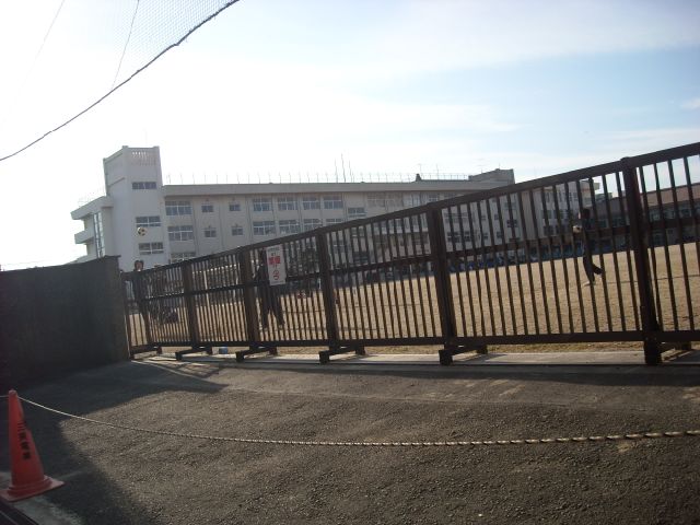 Junior high school. Municipal Fukuei until junior high school (junior high school) 1200m